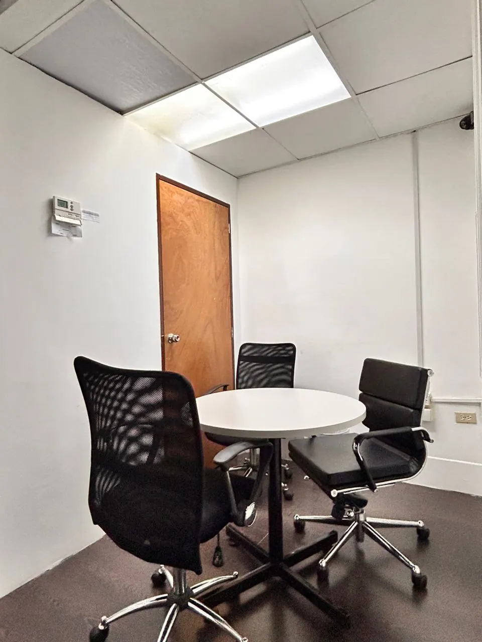 Cubículo de oficina en Multicentro Empresarial del Este – foto 3