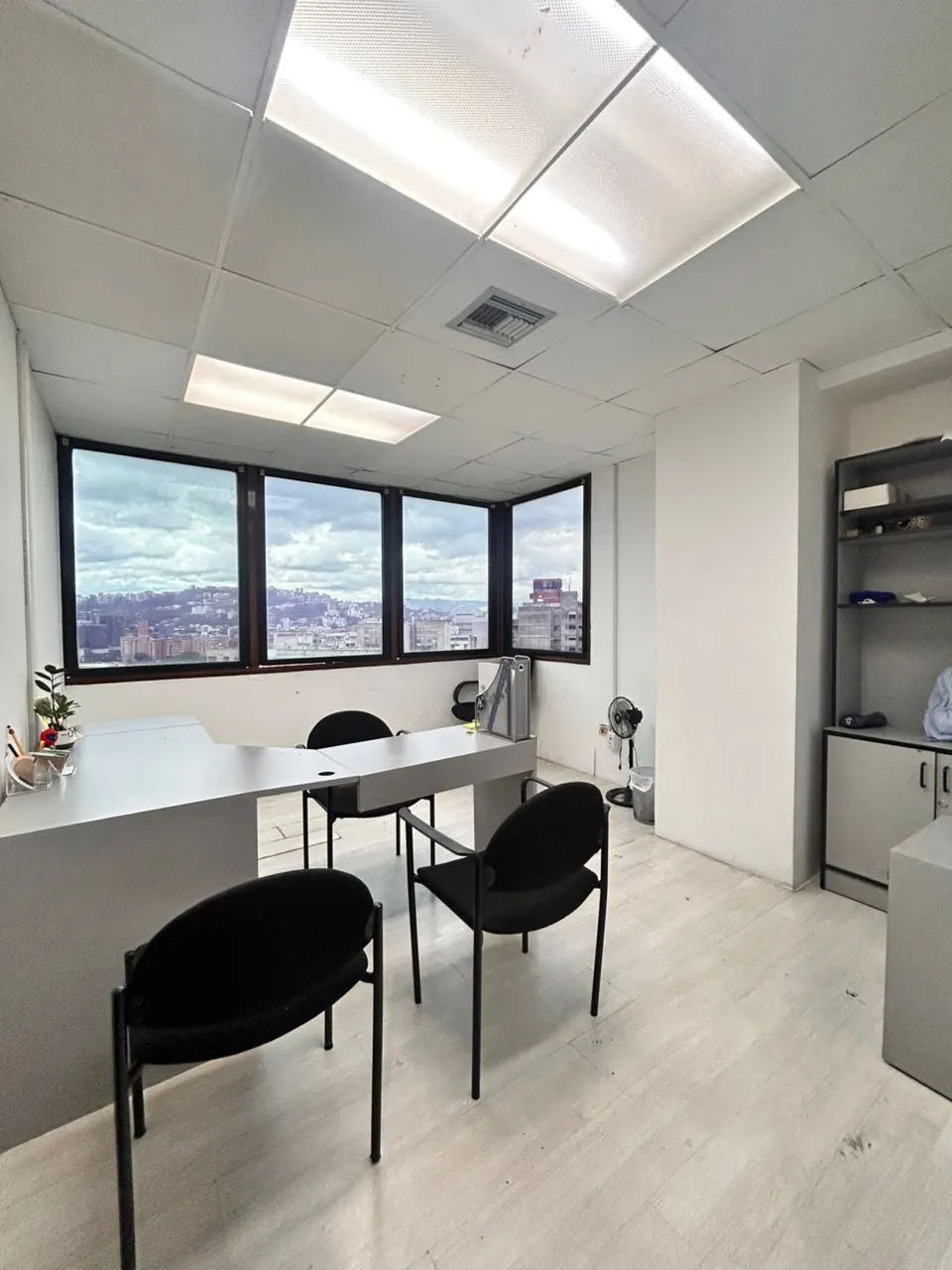 Cubículo de oficina en Multicentro Empresarial del Este – foto 7